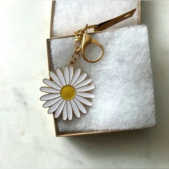 Charming Daisy 🌼 Keychain with Gold Accents NWT 🌼 - Picture 3 of 4